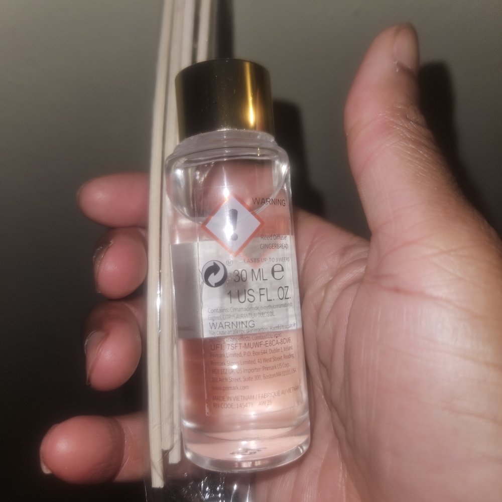 Gingerbread Reed Diffuser Set - Pink Liquid with Gold Cap - Picture 2 of 3
